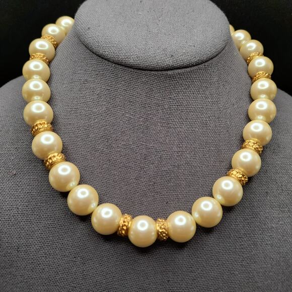 Vintage Carolee Glass Pearl Necklace, Gold Pearl Box Clasp, 17" - Picture 2 of 9